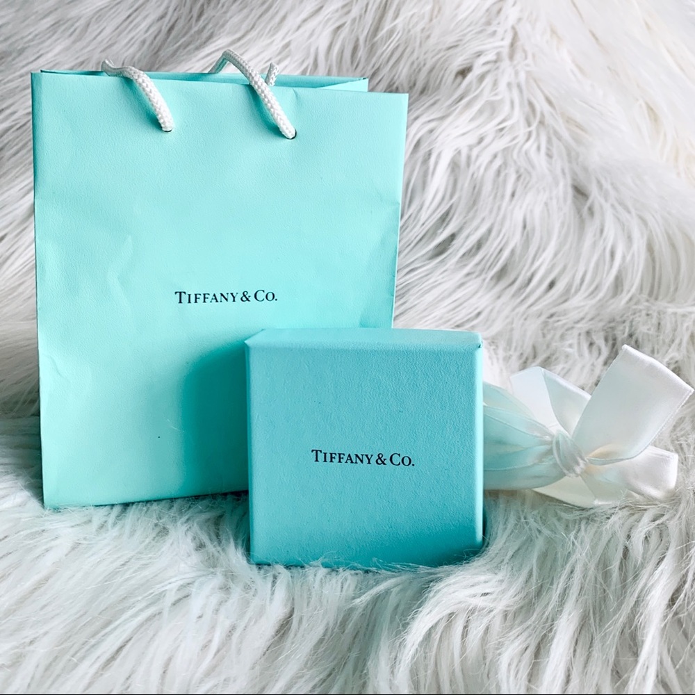 SOLD 💔 Tiffany & Co. Gift Box and Small Gift Bag - Picture 2 of 10